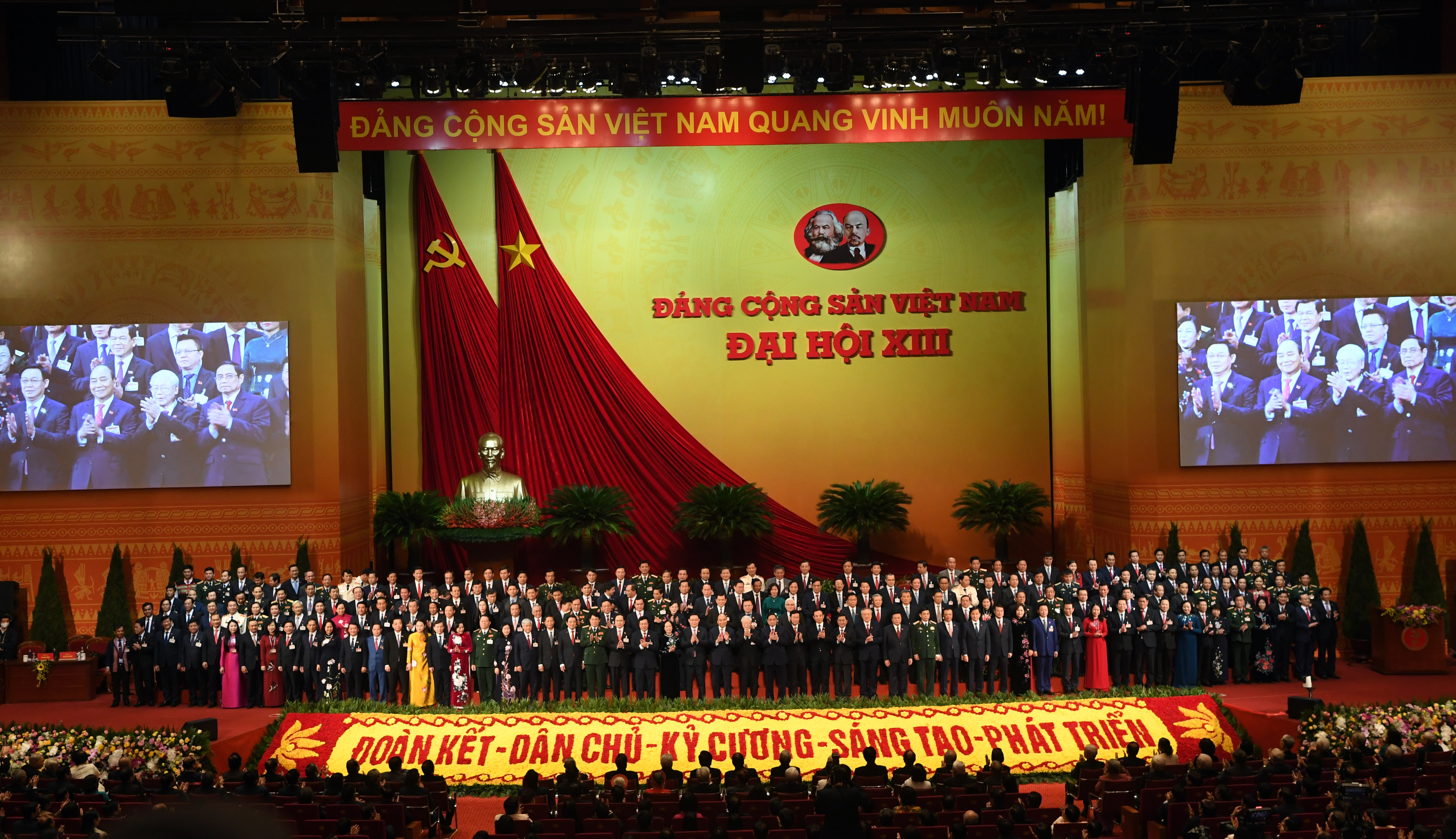  Bế mạc Đại hội đại biểu toàn quốc lần thứ XIII của Đảng

